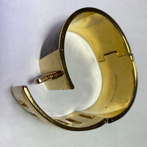 Michael Kors Turn Lock Tortoise Print Bracelet - Picture 4 of 8